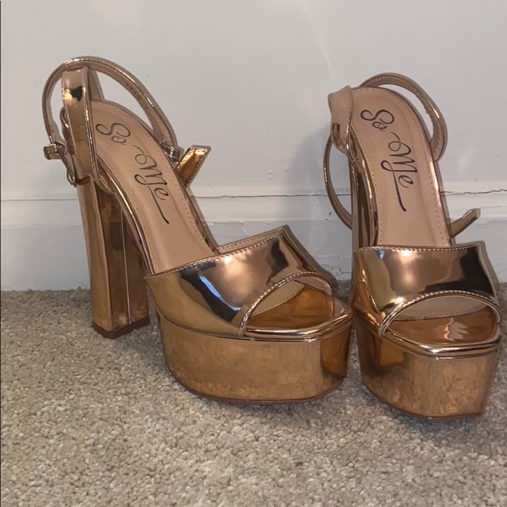So Me Gold Platform Shoes with Strappy Design
